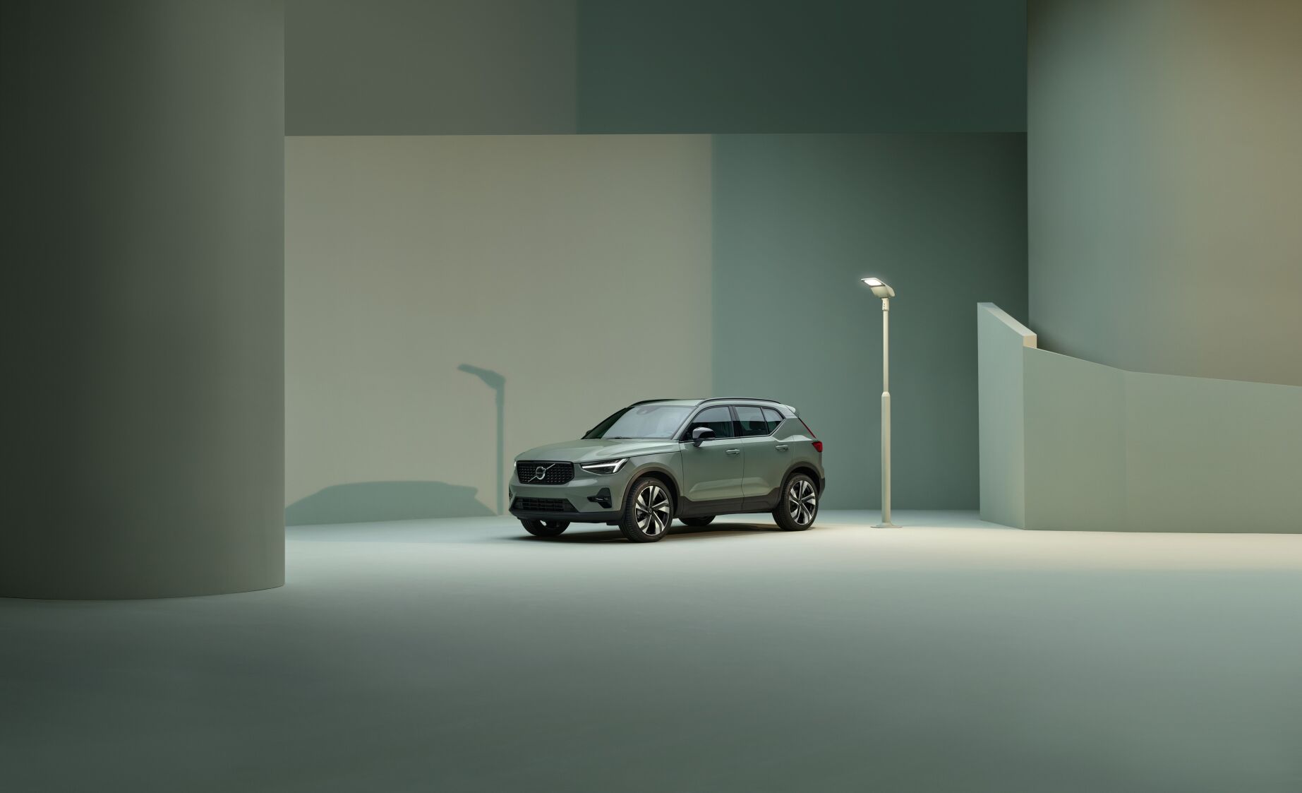 2023 Volvo XC40 Front
